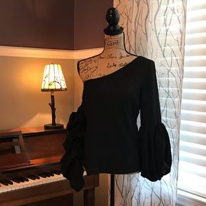 Lulumari NWT One Shoulder Top W/ Side Zip